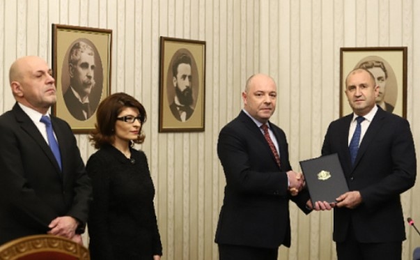 Лично съм звънял на кандидатите за министри но се възползвах